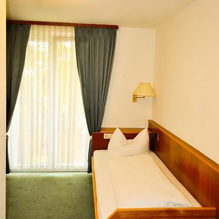 Kuner Weitzel Landgasthof Frohe Einkehr Gbr 호텔 3*